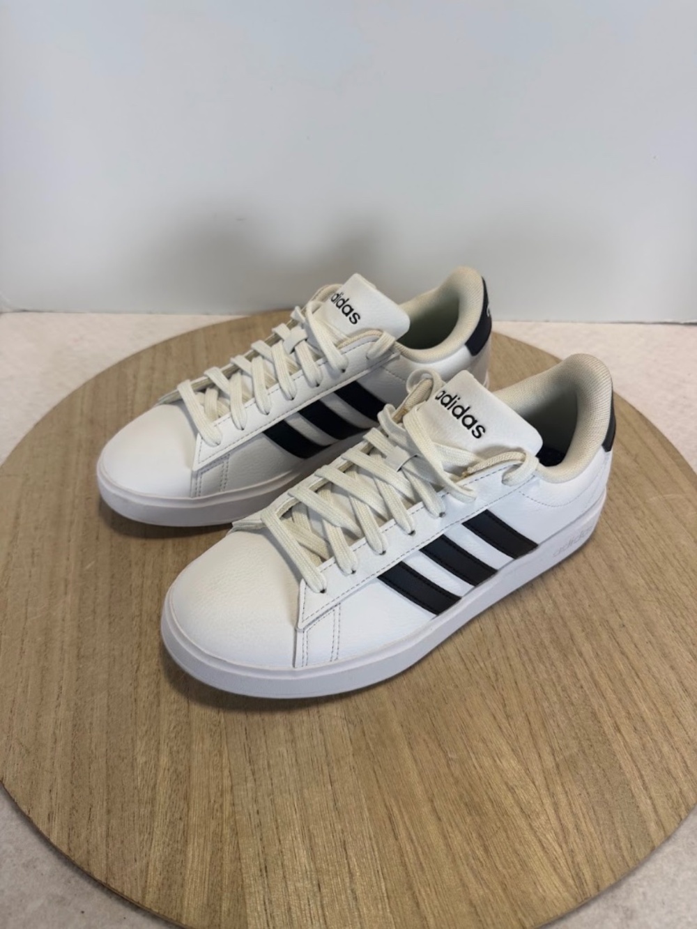 Adidas Grand Court 2.0 Cloudfoam Comfort Sneakers Womens 7 White Black